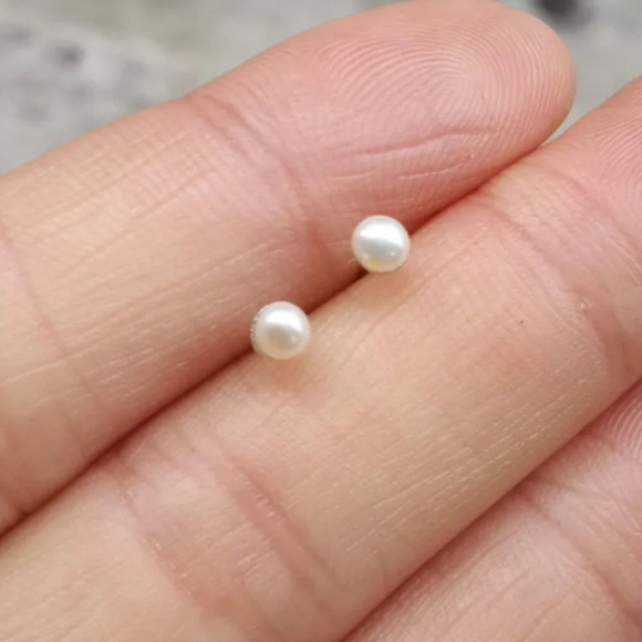 Tiny 3mm pearl stud earrings/ball/round/spheres - Picture 1 of 1